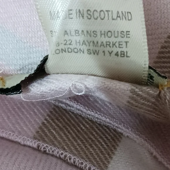 Burberry pink/beige Plaid Scarf. Wrap with Fringe. - Picture 9 of 9